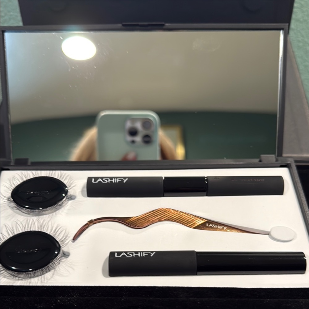Lashify Eyelash “Control Kit”with Gold Applicator and Black Lashes + Add-ons